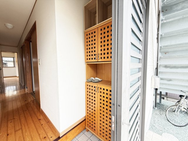 松木邸の玄関