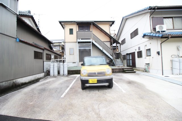 松木邸の駐車場