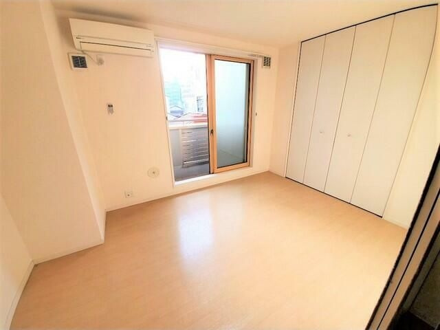 ドルフ新御徒町の洋室