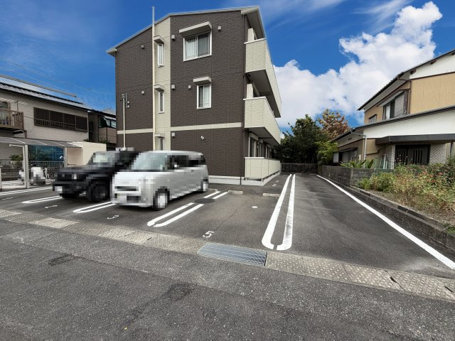 グランディョーゾ レガーメの駐車場