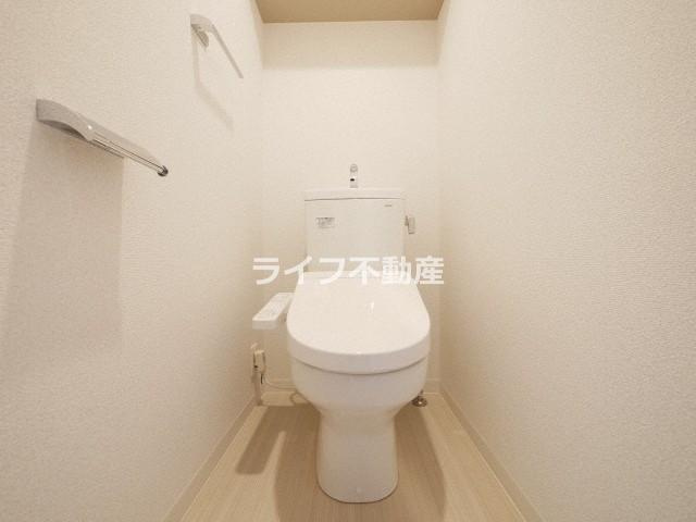 サムティ大阪GRAND EAST　仲介手数料無料のトイレ|落ち着いた色調のトイレです