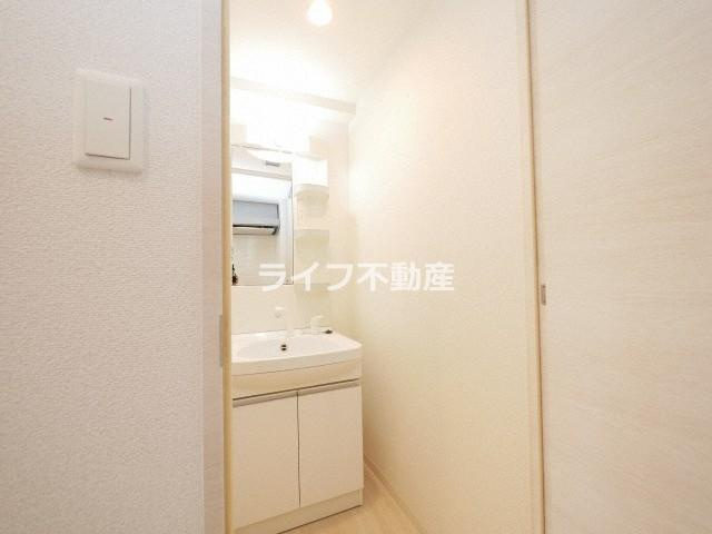 サムティ大阪GRAND EAST　仲介手数料無料の洗面所|コンパクトで使いやすい洗面所