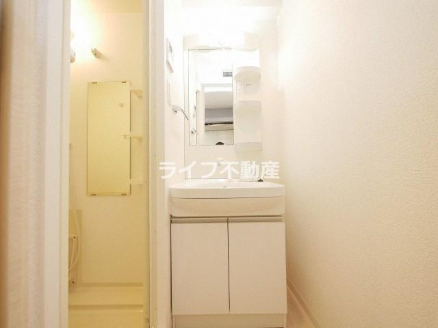 サムティ大阪GRAND EAST　仲介手数料無料の洗面所|脱衣スペースもあります
