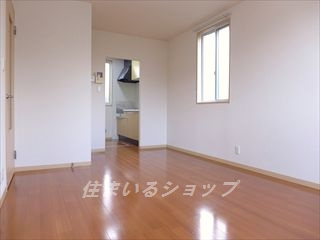 ウッド　ヴィラージュ　B棟の居間・リビング|陽当たり・通風良好です