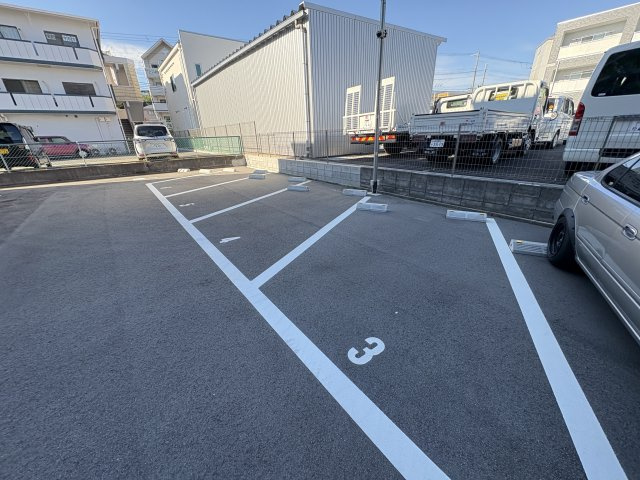 ブルーハイツ北別府の駐車場