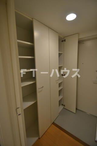 パインタワーの玄関