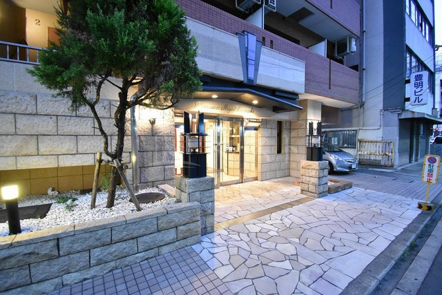 プレサンス東本町のエントランス