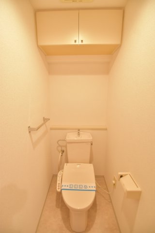 大阪市城東区古市１丁目の賃貸マンションのトイレ