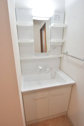 大阪市城東区古市１丁目の賃貸マンションの洗面所