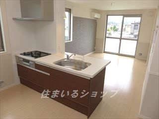 アンルミエール　Ａ棟の居間・リビング|人気の対面コミュニケーションキッチン