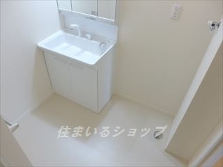 アンルミエール　Ａ棟の洗面所|三面鏡付きシャンプードレッサー