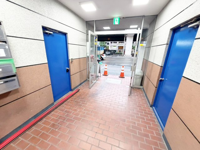 エンシン北大阪ビルのエントランス