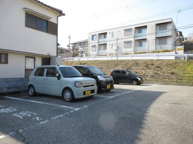 シルクハイツの駐車場