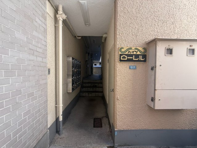 神戸市灘区灘南通２丁目の賃貸マンションのエントランス