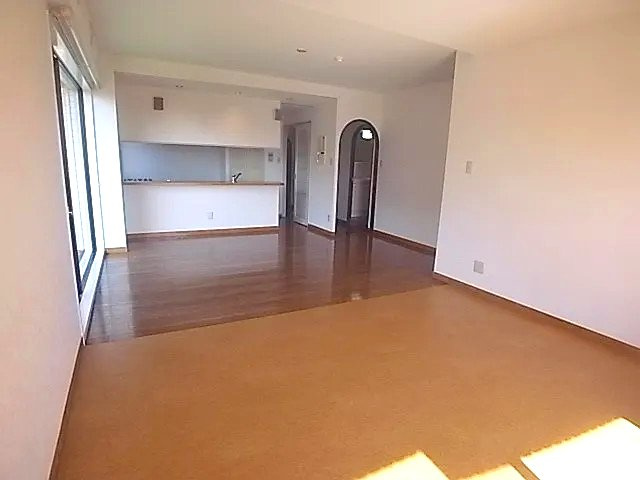 芦屋市奥山の賃貸マンションの居間・リビング