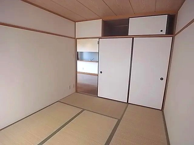 芦屋市奥山の賃貸マンションの居間・リビング