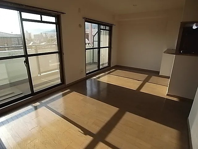 プラスワン芦屋の居間・リビング