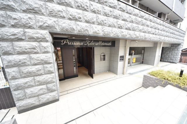 プレサンス神戸元町のエントランス