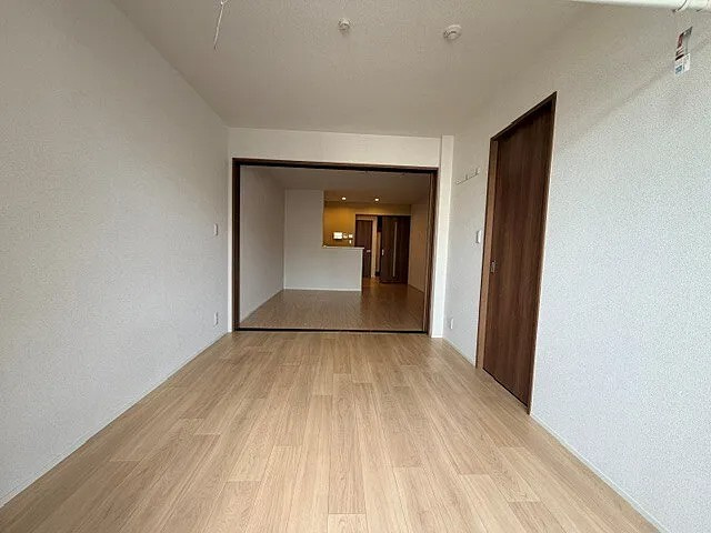 西宮市宮西町のアパートの居間・リビング