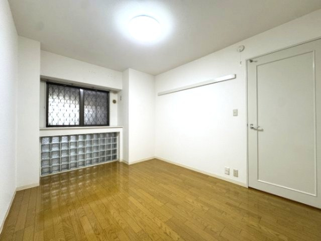 西宮市北名次町の賃貸マンションの居間・リビング