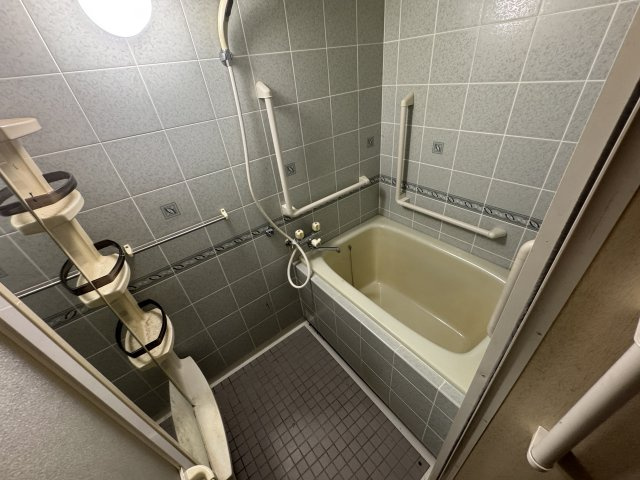 西宮市松原町の賃貸マンションの浴室