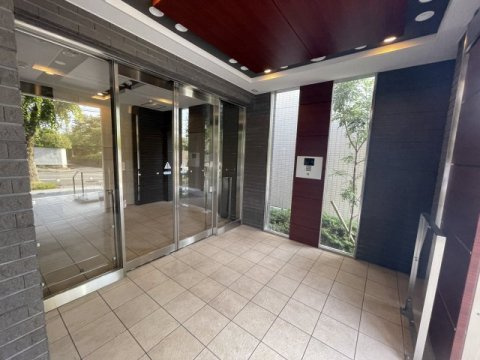西宮市甲子園浦風町の賃貸マンションのエントランス