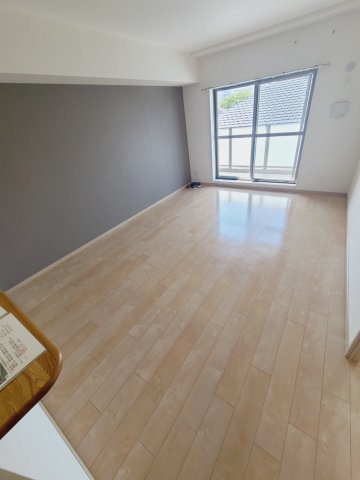 西宮市甲子園浦風町の賃貸マンションの居間・リビング