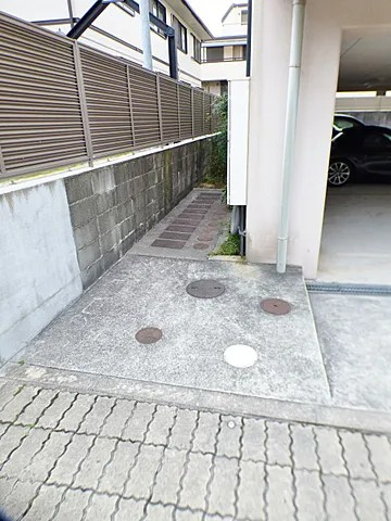 芦屋市翠ケ丘町の賃貸マンションの駐車場