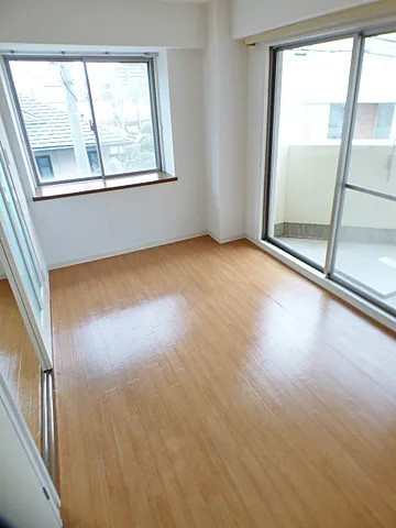 芦屋市翠ケ丘町の賃貸マンションの居間・リビング