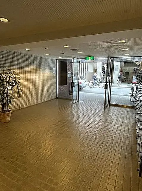 ライオンズマンション三宮のロビー