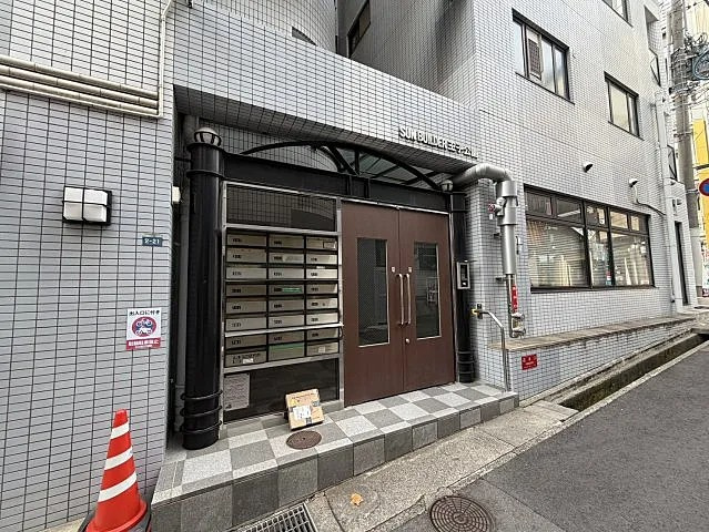 神戸市灘区王子町１丁目の賃貸マンションのエントランス