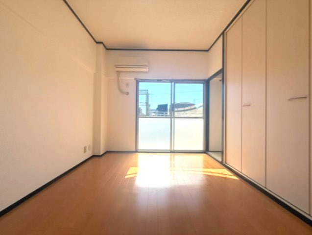 神戸市灘区灘南通２丁目の賃貸マンションの居間・リビング