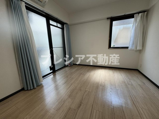 新和パレス西宮ガーデンズ前の居間・リビング