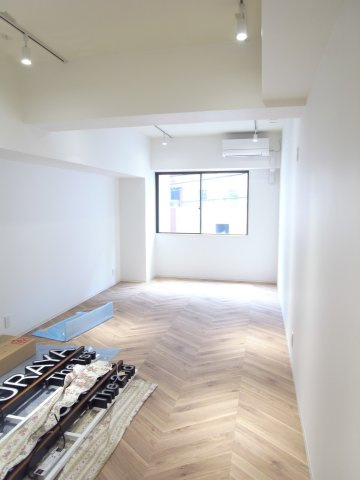 宝塚市武庫川町の店舗事務所