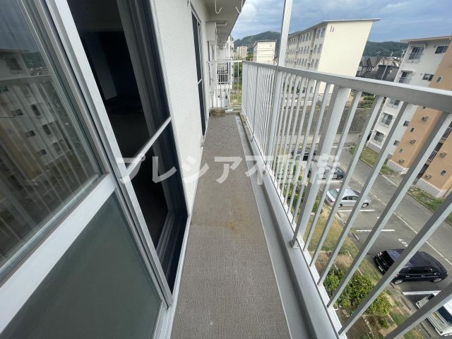 青山台住宅60号棟の玄関