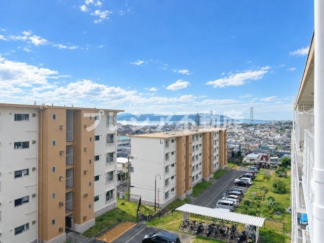 青山台住宅60号棟の玄関