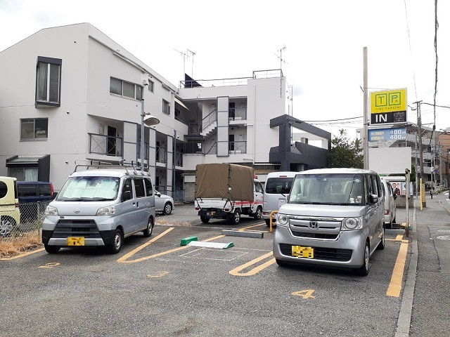 エリタージュ生田の駐車場