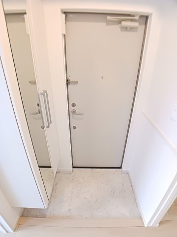 ルミナス　カニヤの玄関