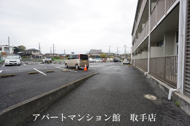レオパレス井野の駐車場