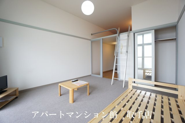 レオパレス井野の居間・リビング|画像4