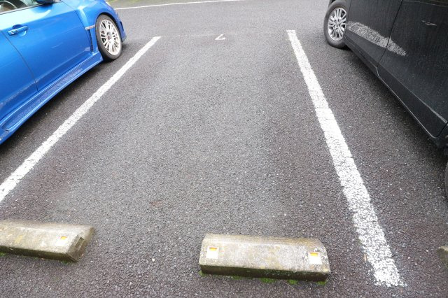 ウィンドワードの駐車場