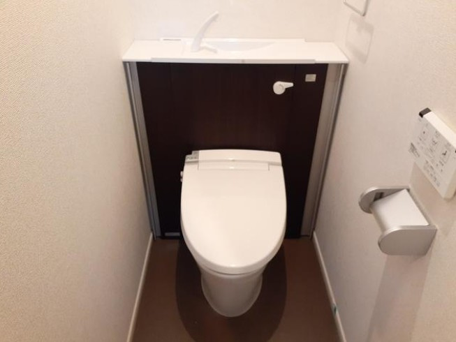 稲城市東長沼のアパートのトイレ
