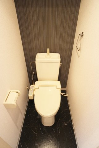 イーズガーデン中央のトイレ|嬉しい温水洗浄便座付き♪