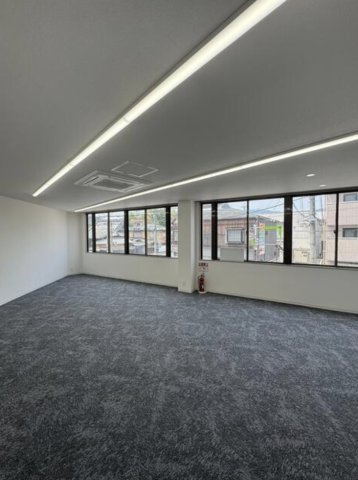 大津市鳥居川町の事務所の内装