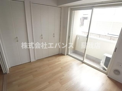 【寝室】 | LaLa3710（ララサンナナイチゼロ） | 開放的な寝室です