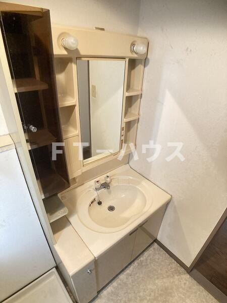 ルシオール塩焼の洗面所