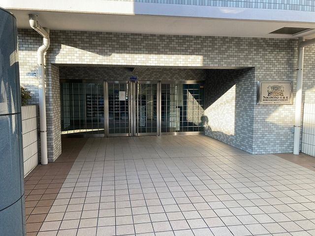 ライオンズマンション大森北のエントランス