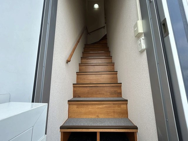 レオパレス寿の玄関