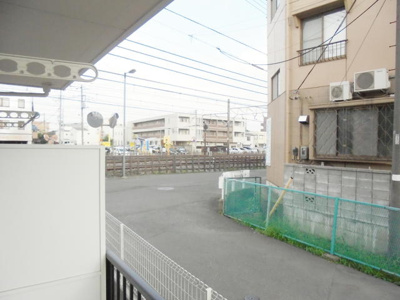 物件は線路沿いですがお部屋の場所が線路より遠い位置にあります。