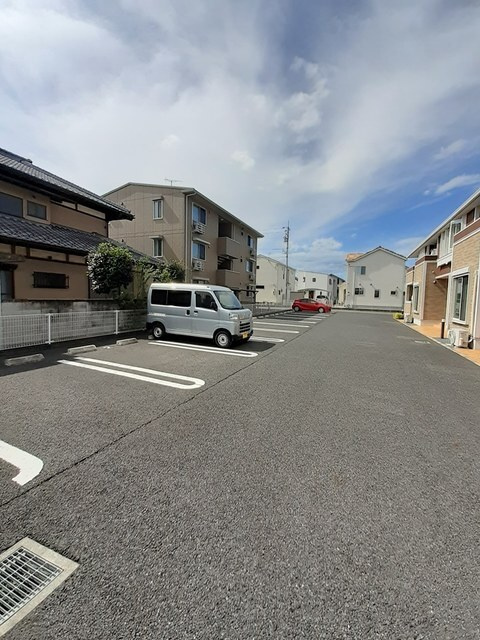 フィオーレ・Ｔの駐車場